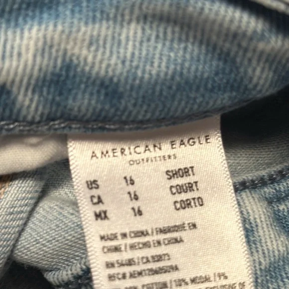 American Eagle distressed jeans size 16 Short - Picture 8 of 8
